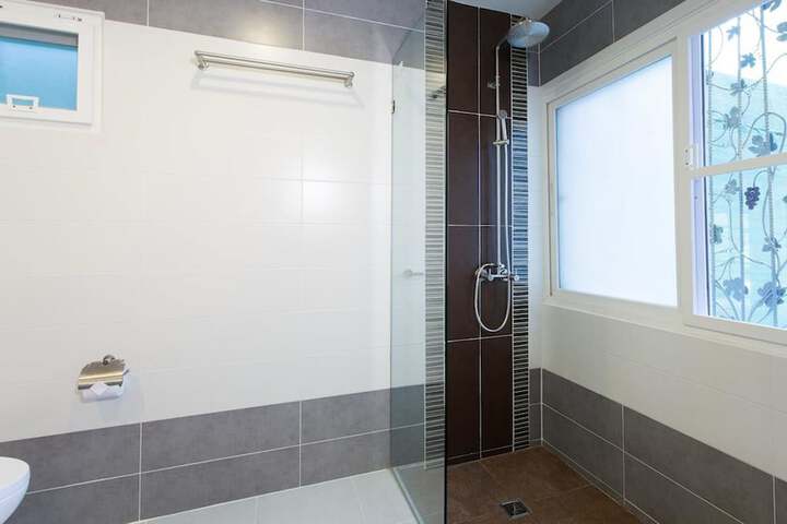 Room 12 of 37