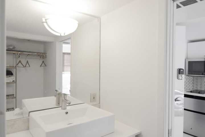 Room 15 of 16