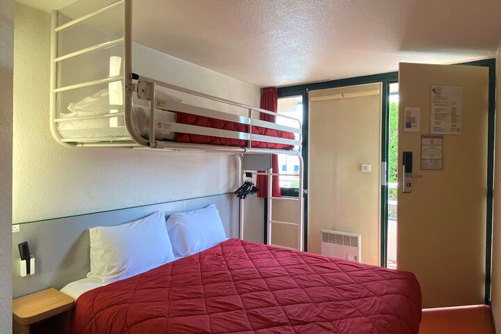 Room 13 of 49