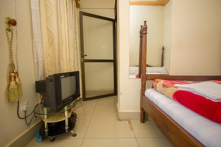 Room 2 of 10