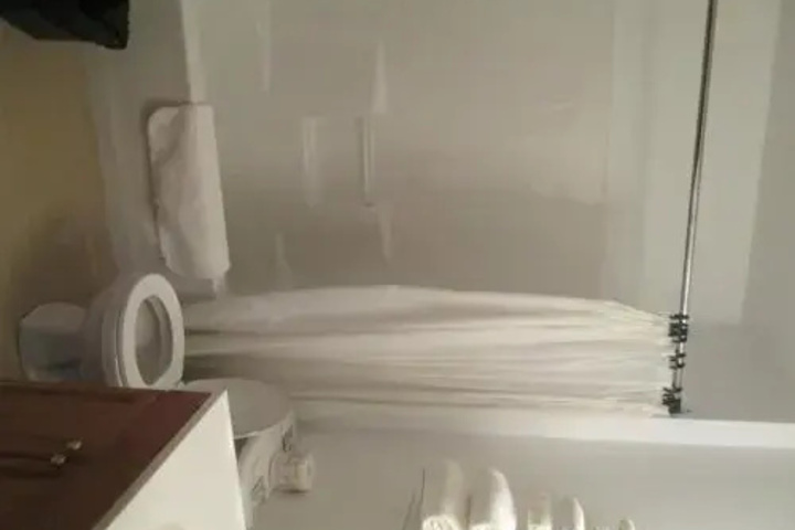 Room 7 of 18
