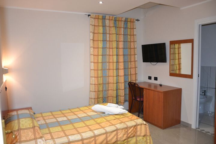 Room 9 of 39