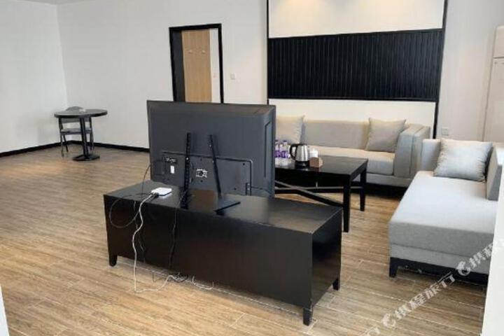 Huashan Hotel (Government compound)