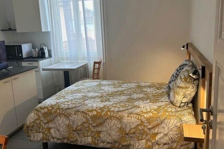 Room 4 of 27