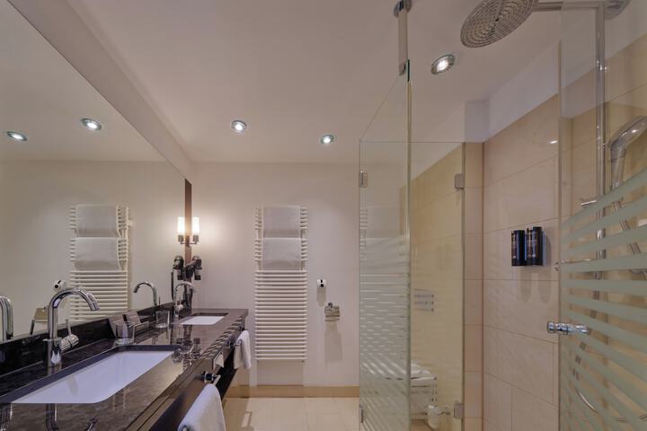 Room 15 of 65