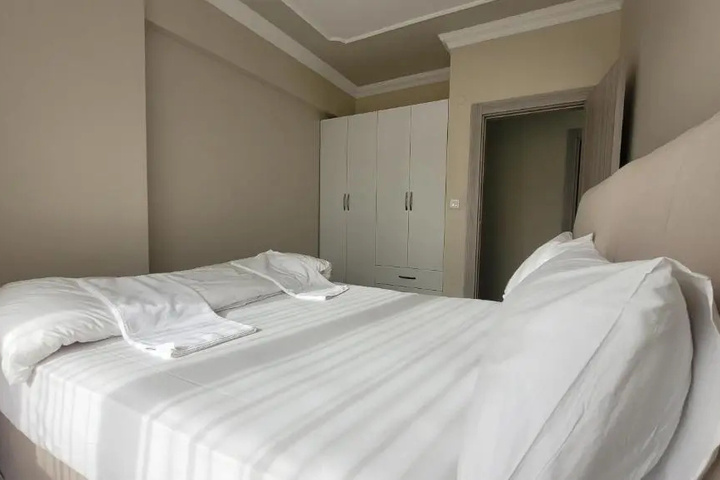 Room 5 of 9