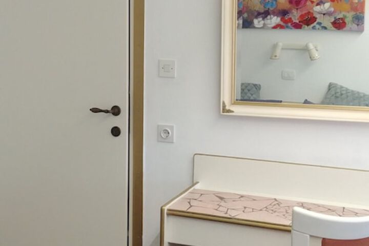 Room 9 of 52