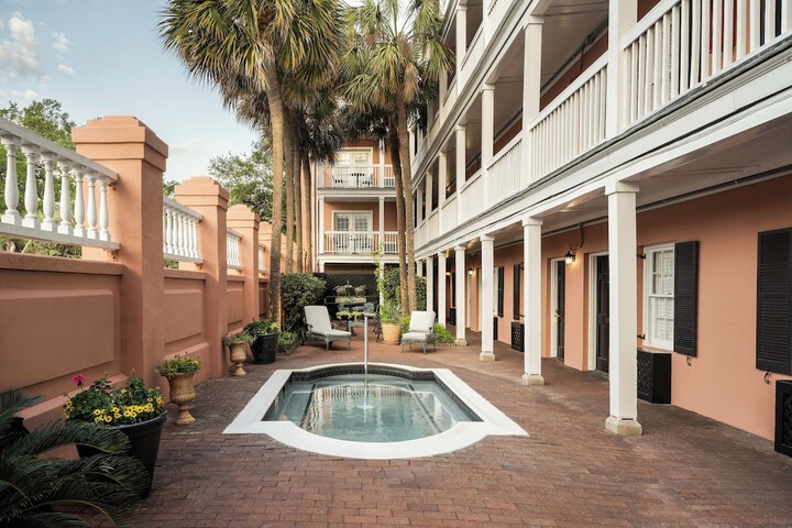 Hotel Exterior 16 of 19