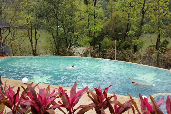 Pool 90 of 121