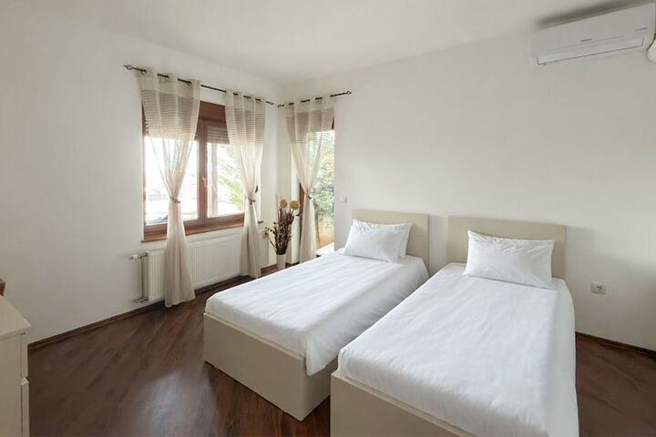 Room 2 of 38