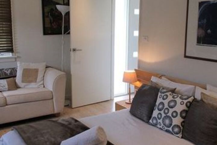 Room 9 of 25