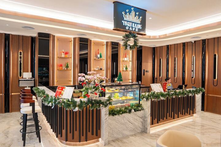 Hotel Lobby