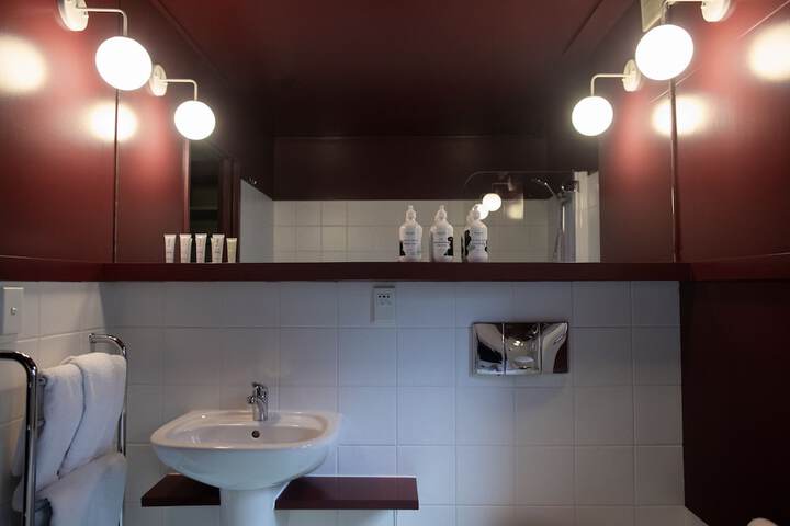 Room 19 of 32