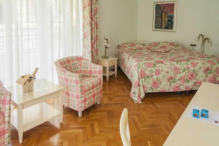 Room 4 of 67