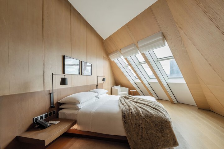 Room 52 of 109