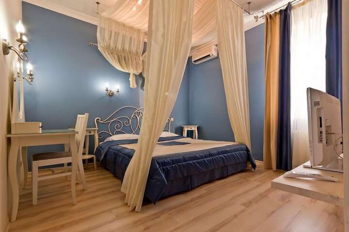 Room 15 of 52