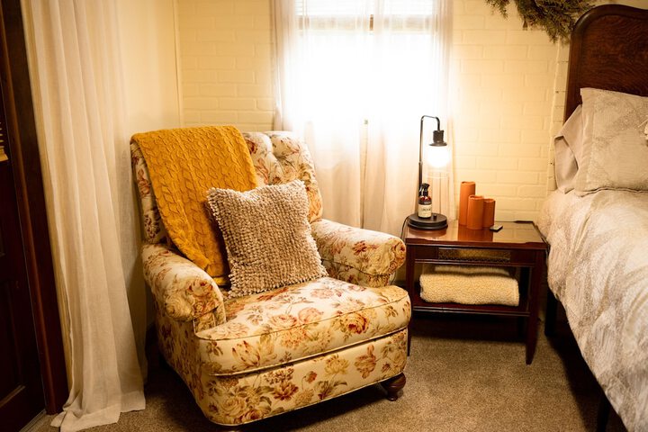 Room 4 of 230
