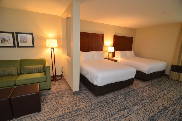 2 Queen Beds (9 of 16)