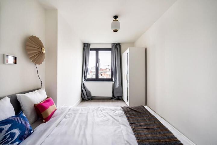Room 7 of 33