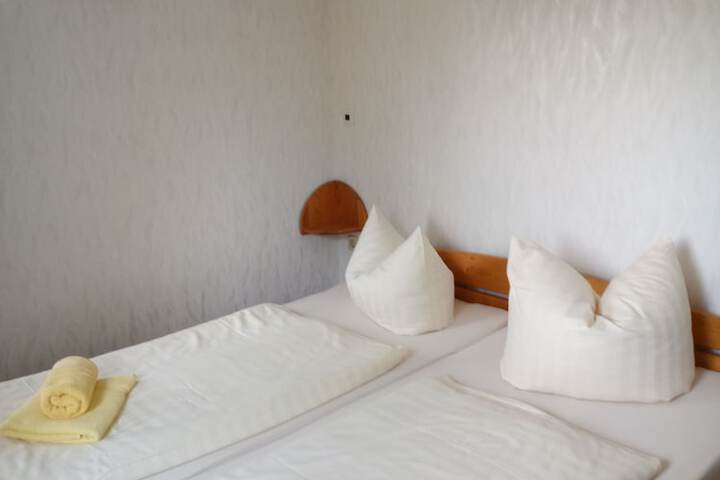 Room 5 of 12