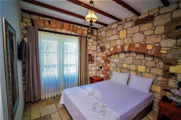 Room 8 of 15