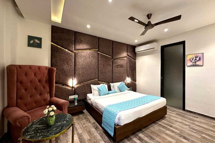 Room 4 of 49