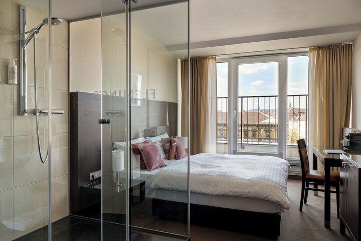 Room 8 of 43