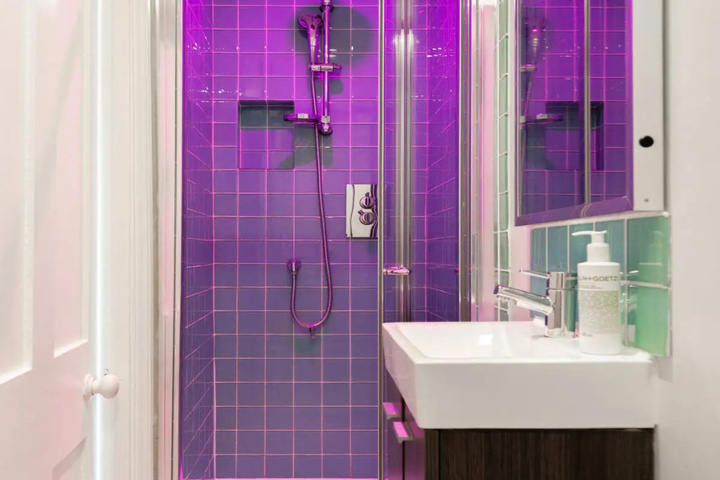 Room 6 of 12
