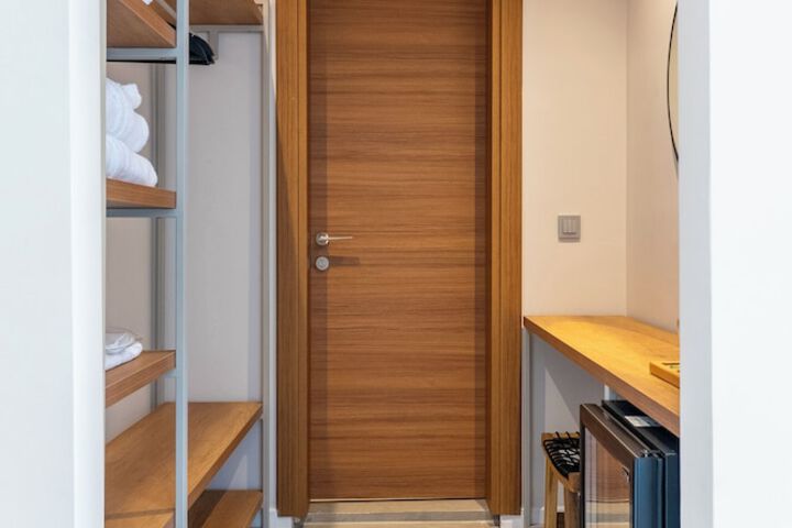 Room 9 of 32
