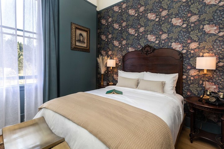 1 Queen Bed (17 of 19)
