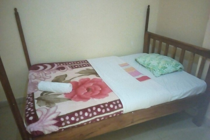 Room 6 of 14