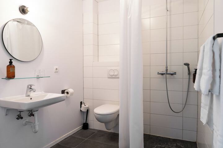 Room 150 of 179