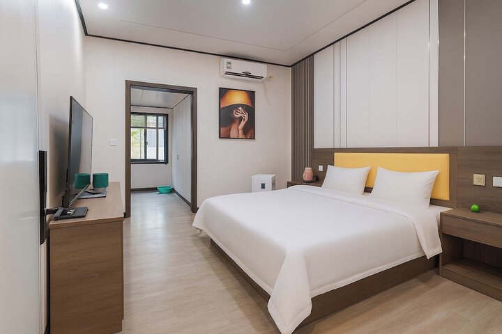 Room 10 of 24