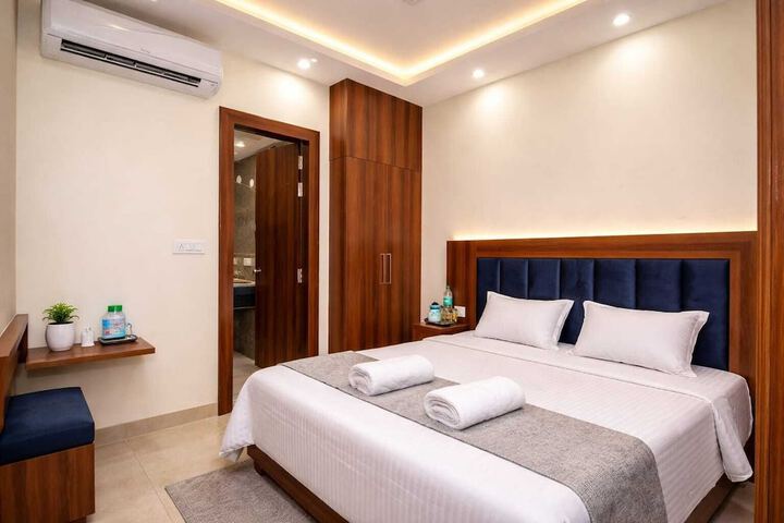 Room 6 of 16