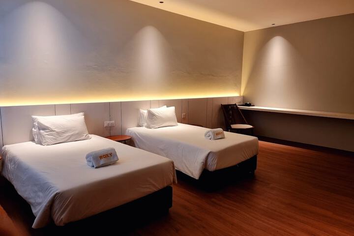 Room 11 of 25