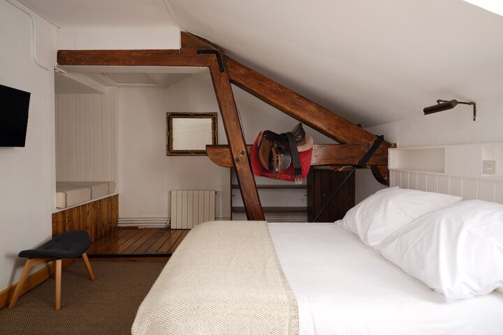 Room 12 of 76