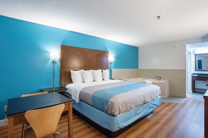 Room 10 of 29