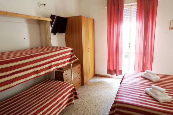 Room 8 of 30
