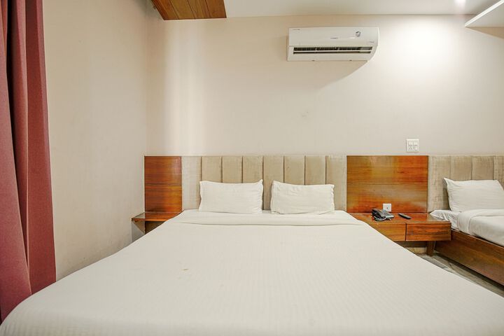 Room 9 of 34