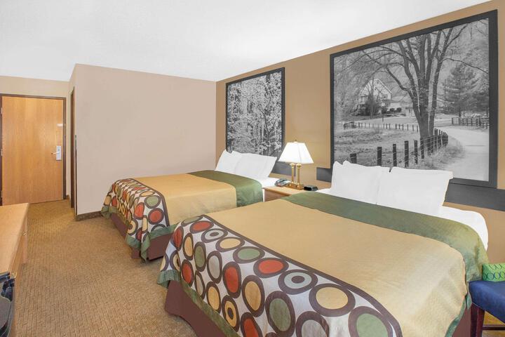 2 Double Beds (3 of 6)