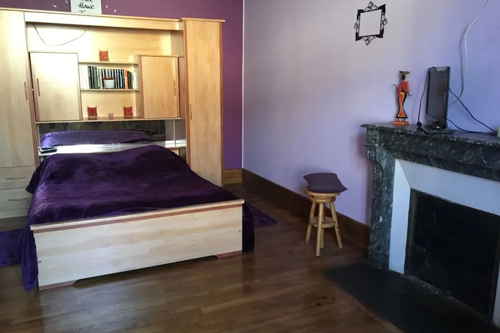Room 6 of 16