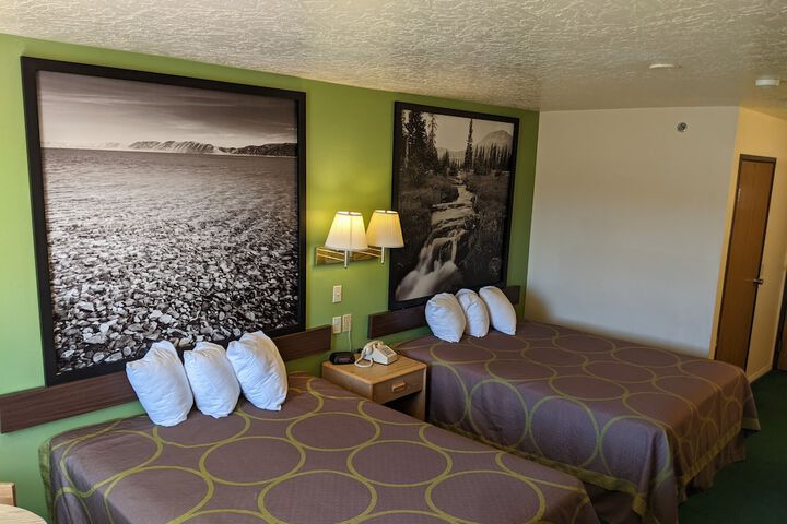 Room 40 of 83