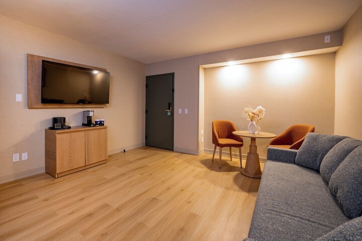 Room 26 of 42