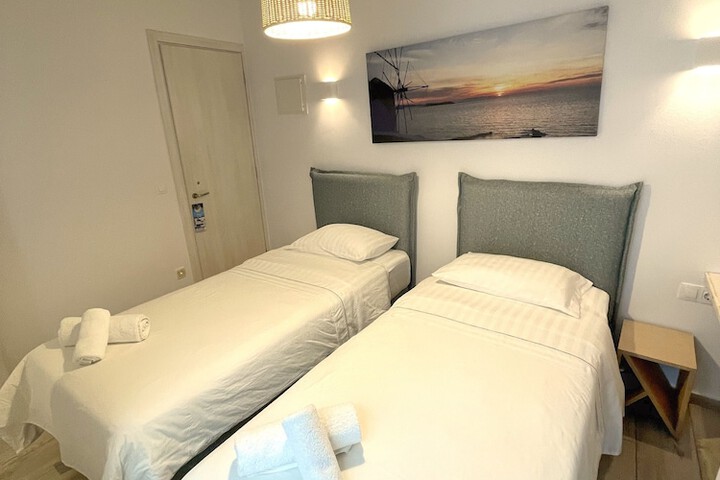 Room 12 of 93