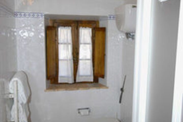 Room 8 of 32