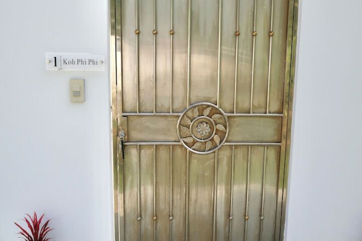 Room 9 of 98