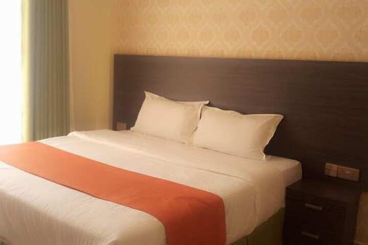 Room 6 of 11