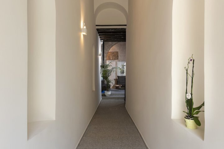 Ballroom/Hall 66 of 74