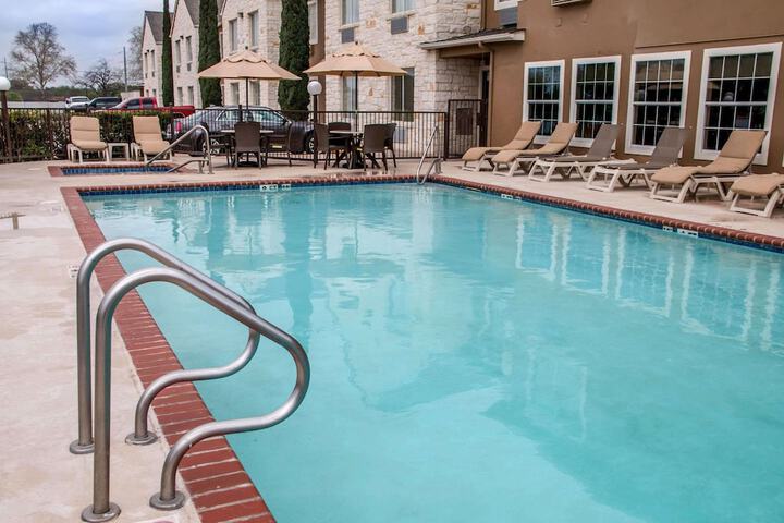 Pool Hotel