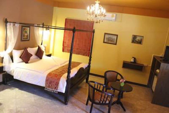 Room 6 of 33
